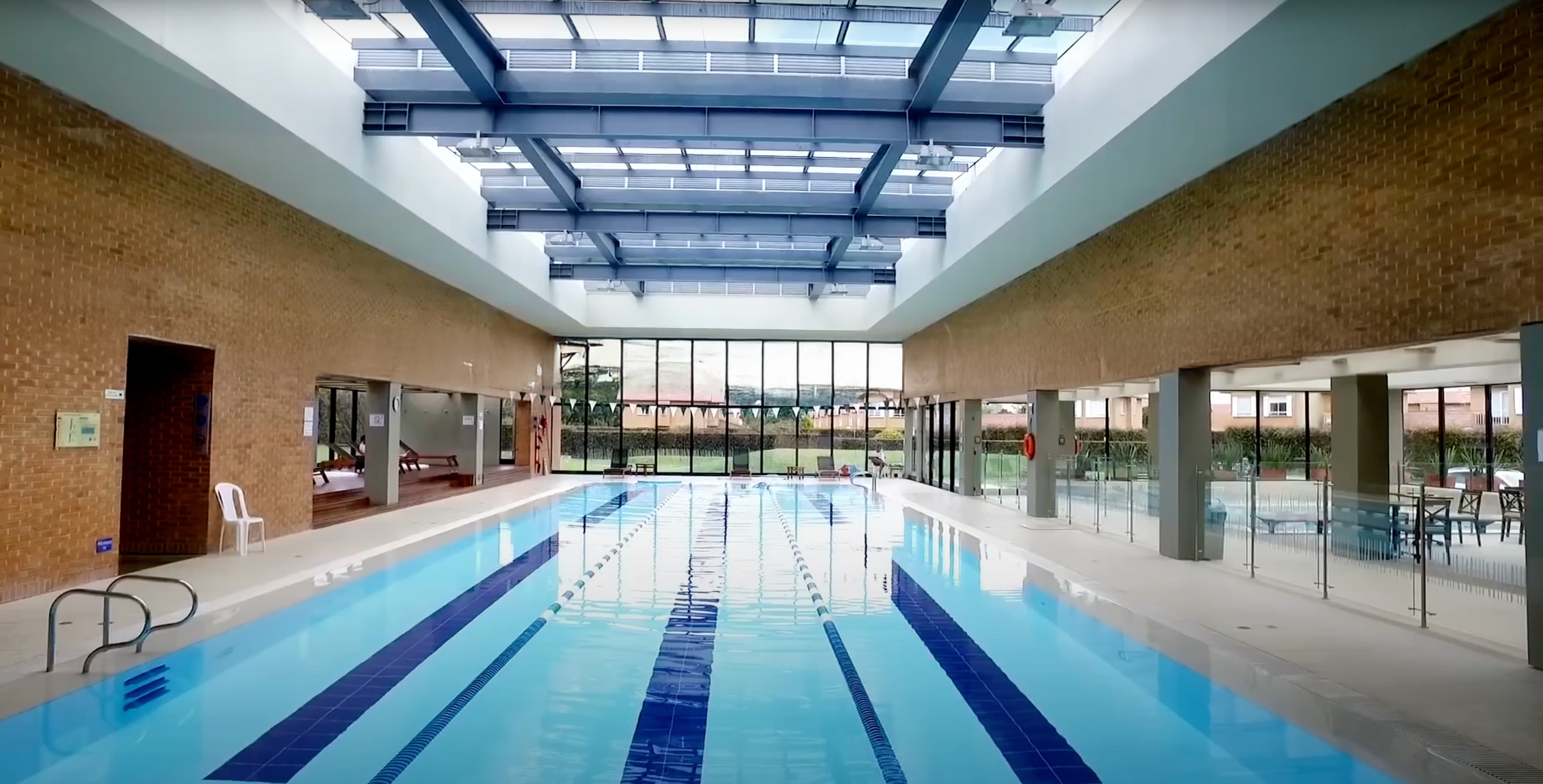 Piscina interior climatizada en Casa Fontanar, Hacienda Fontanar