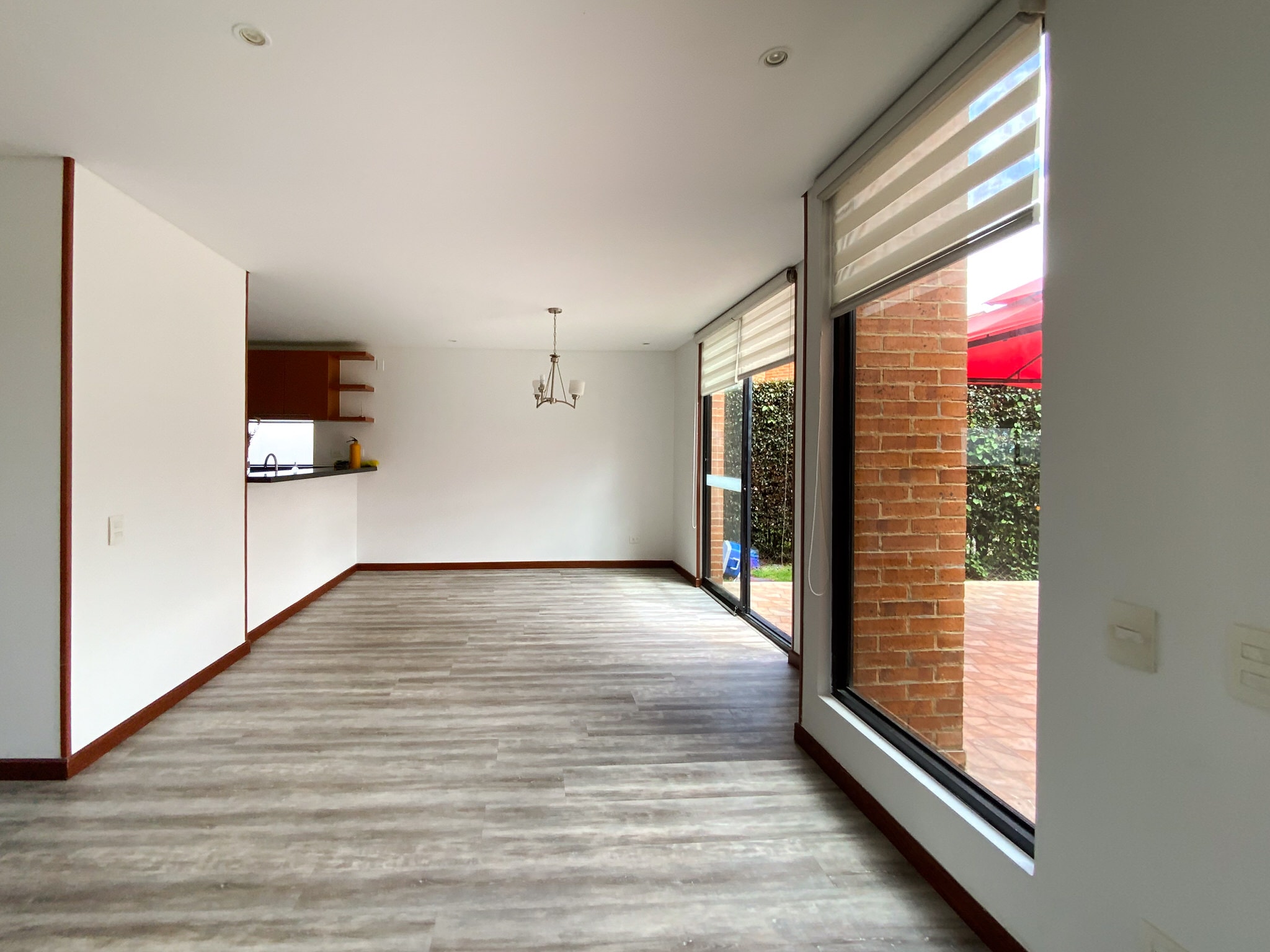 Baño principal con acabados premium en Casa Fontanar