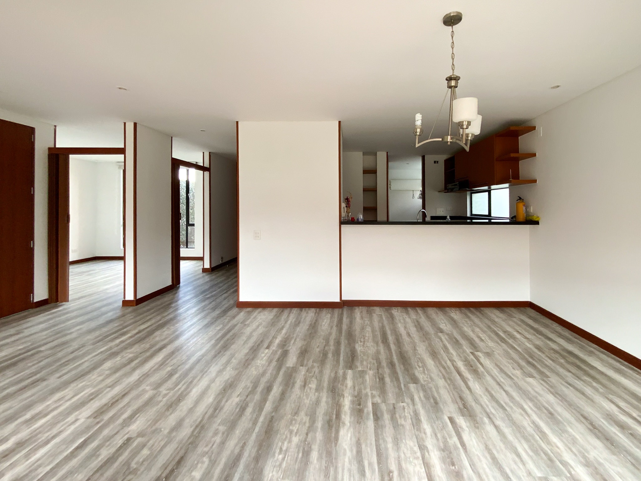 Sala auxiliar con mobiliario moderno en Hacienda Fontanar